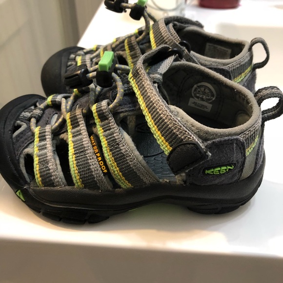 *SOLD* Keen Toddler Size 8 - Picture 3 of 7